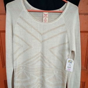 Beautiful lightweight fashionable sweater